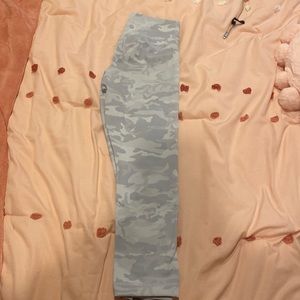 Lululemon Camo leggings SIZE 6